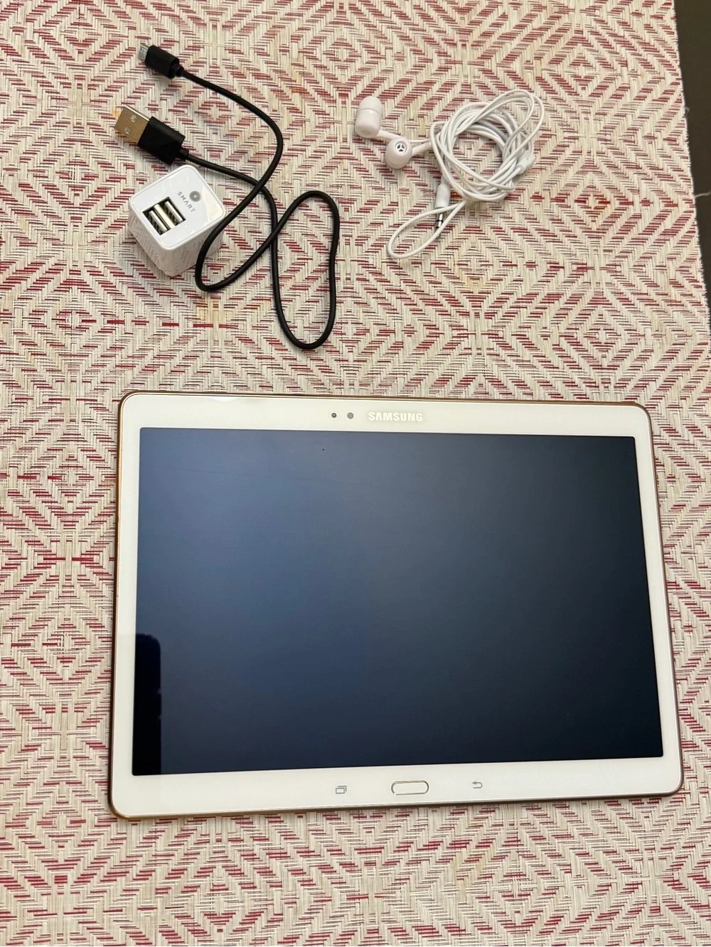Samsung 2014 White Tablet with Charger and Earbuds SM-T800 16GB